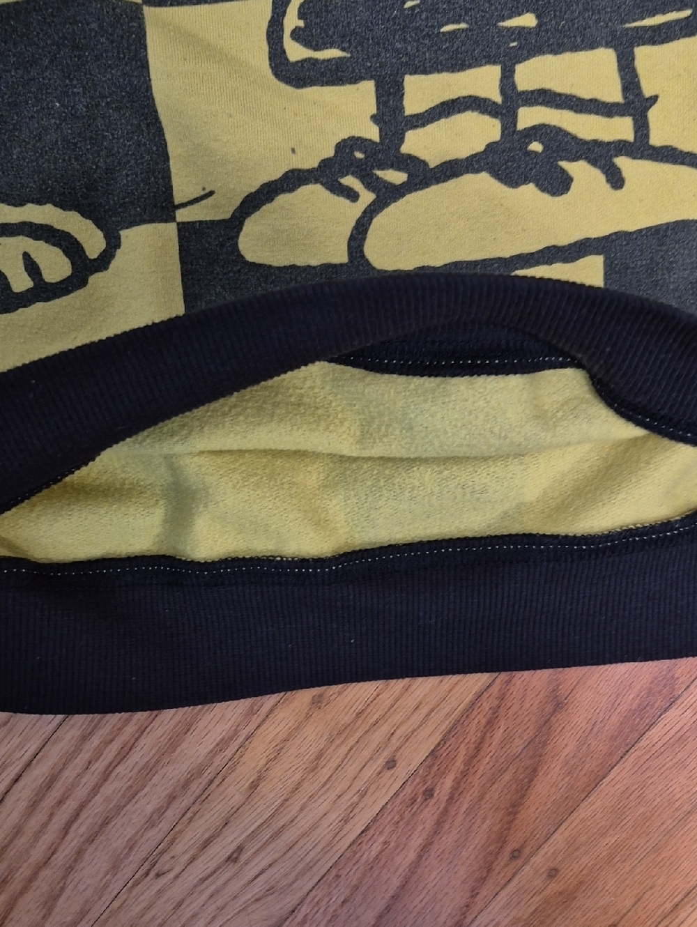 Snoopy & Charlie Brown Peanuts Hybrid Black & Yellow Sweatshirt Sz L - Picture 5 of 8